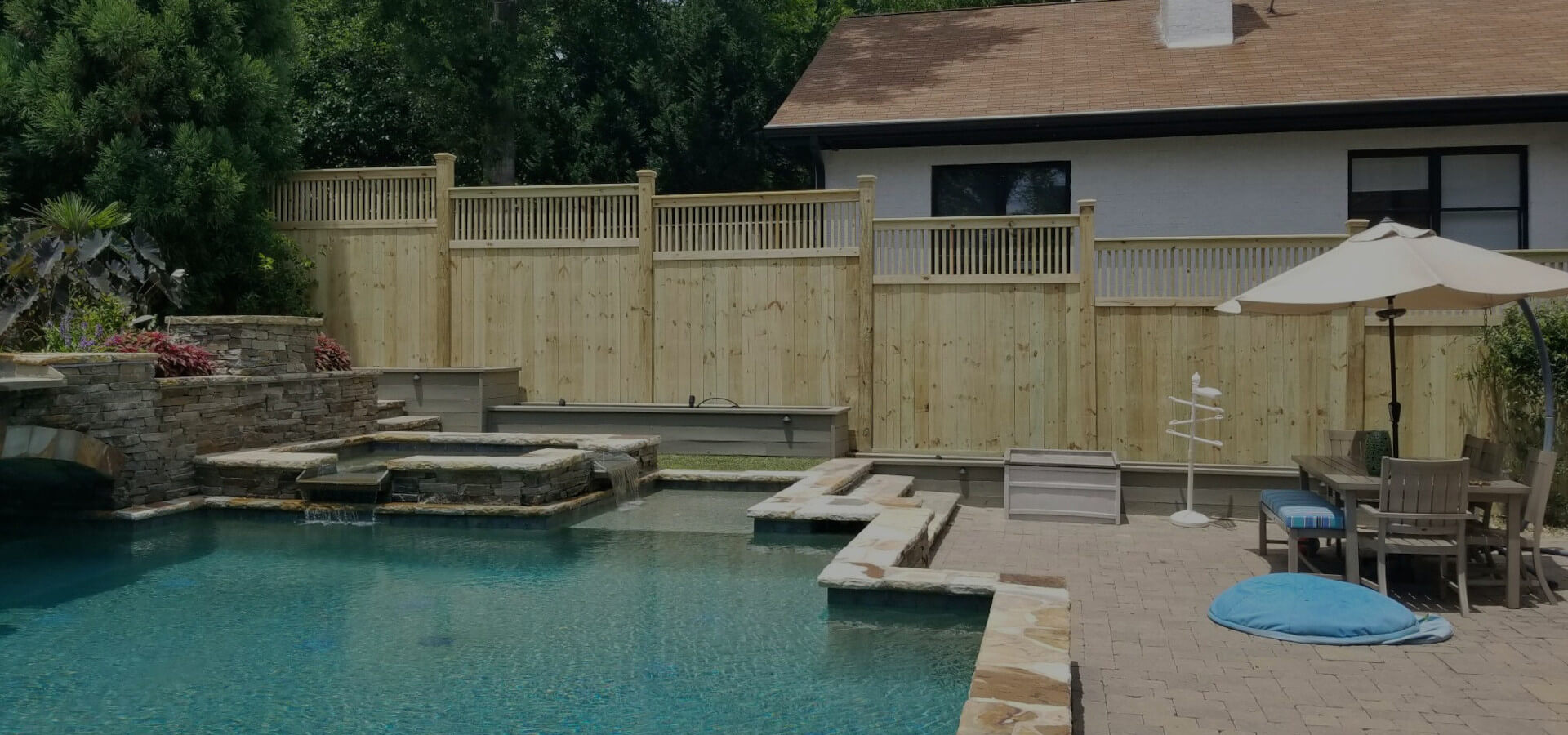 Fence around pool